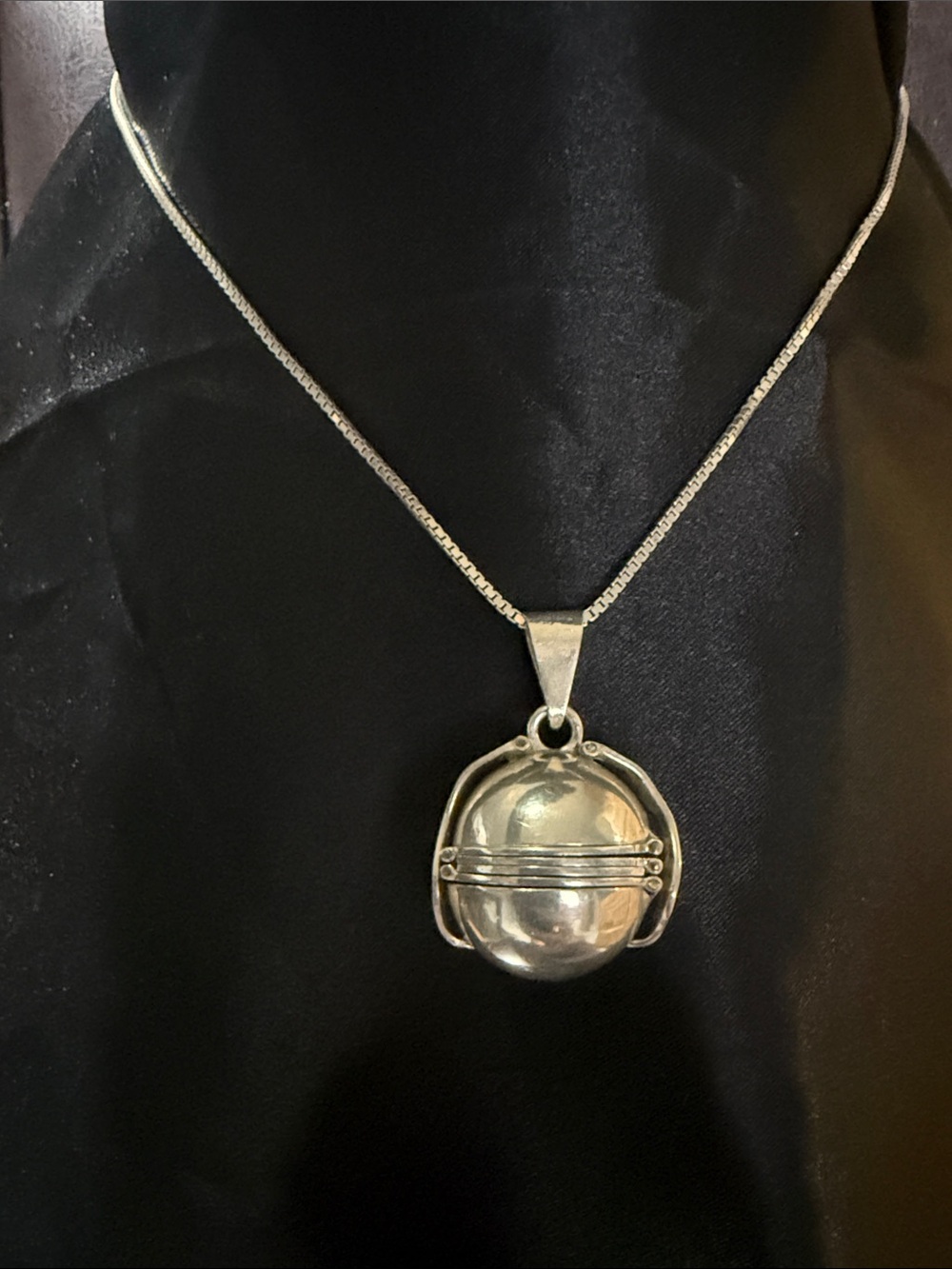 Vintage 925 Sterling Silver 6 Photo Folding Orb Locket Necklace, 925 Italy Chain